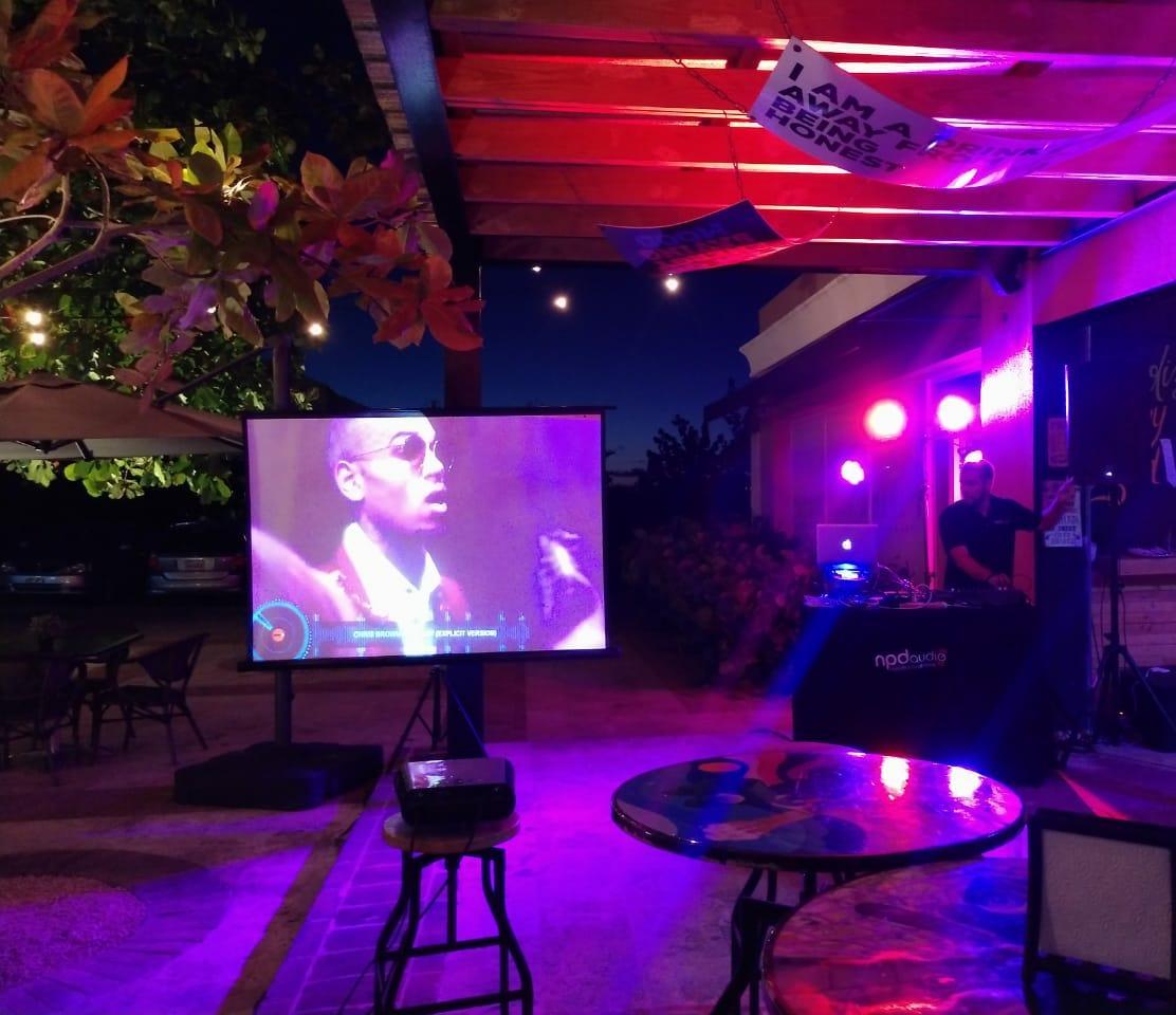 <span style="font-weight: bold;">Sistemas audiovisuales y karaoke</span><br>